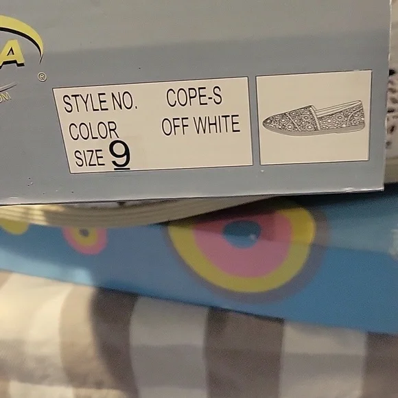 White Lace Shoes, Ladies  sz.9, Wedding,Vacation,NIB - Picture 4 of 4